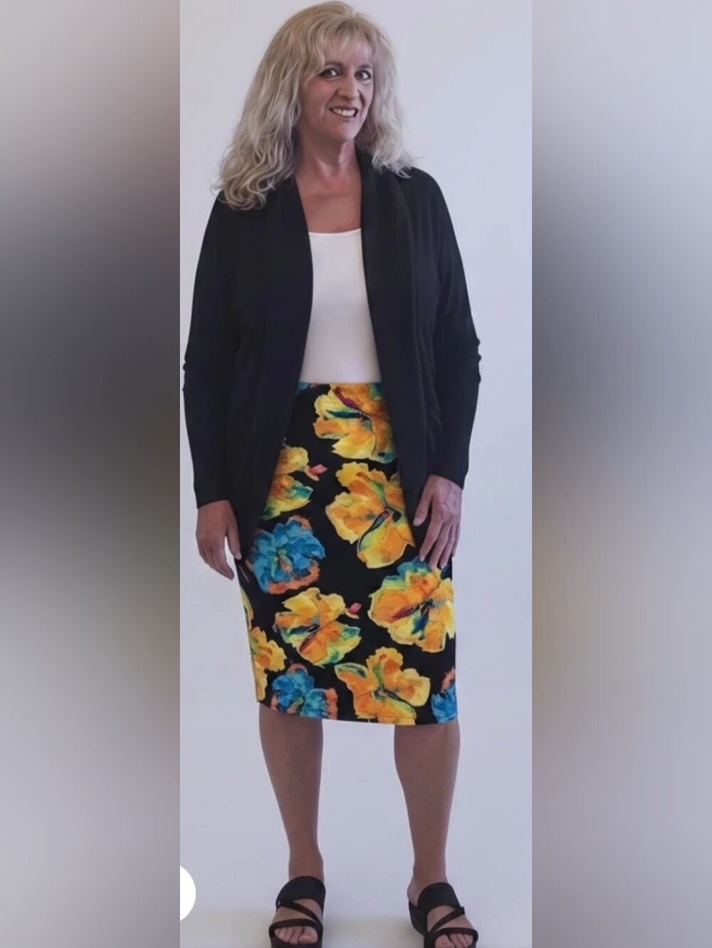 Rafaella pencil skirt it’s like a glove size med Stretchy made for comfort co…